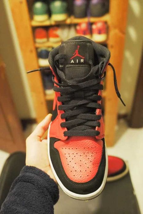 Nike Air Jordan 1 Mid Bred Reverse