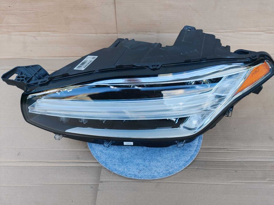 VOLVO XC90 II  Lampa przedni lewa Full Led