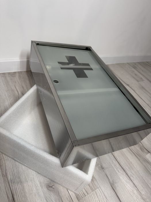 Szafka apteczka 50 x 30 bhp