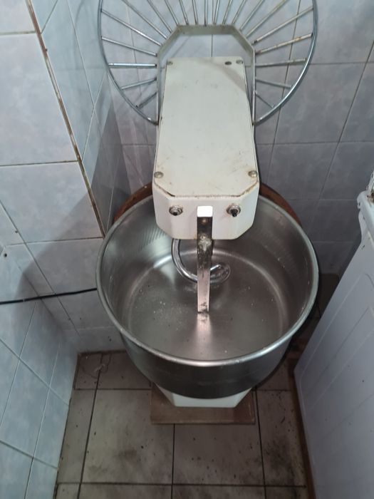 Стеклянный стеллаж большой