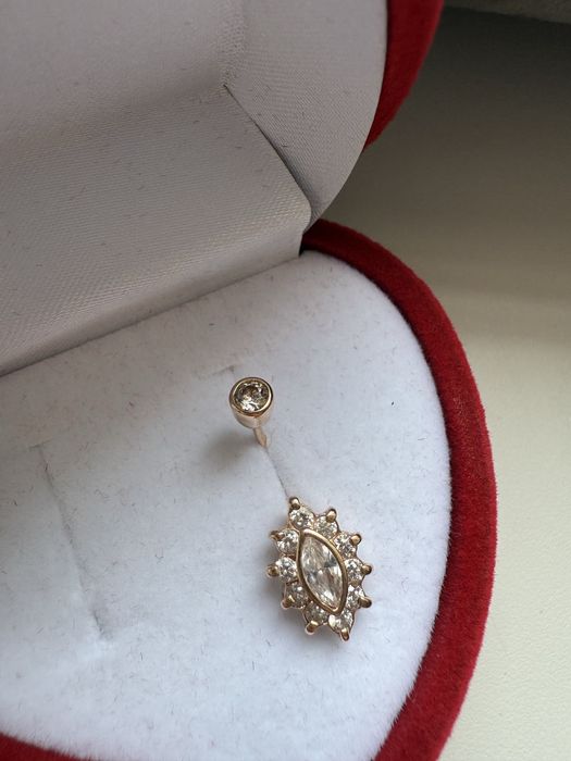 Золотой пирсинг  в пуп