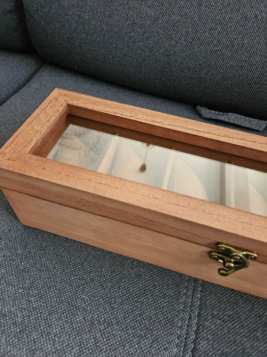 Drewniana szkatułka pudełko ekspozytor do zegarków biżuterii prezent