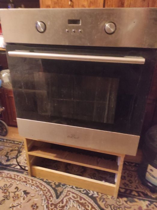 Продам нерабочую встраевуемую электродуховкуу