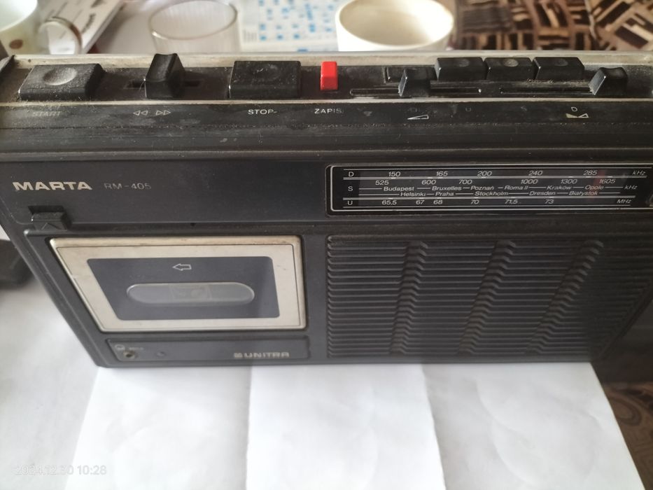 Radiomagnetofon,radia oraz magnetofon.