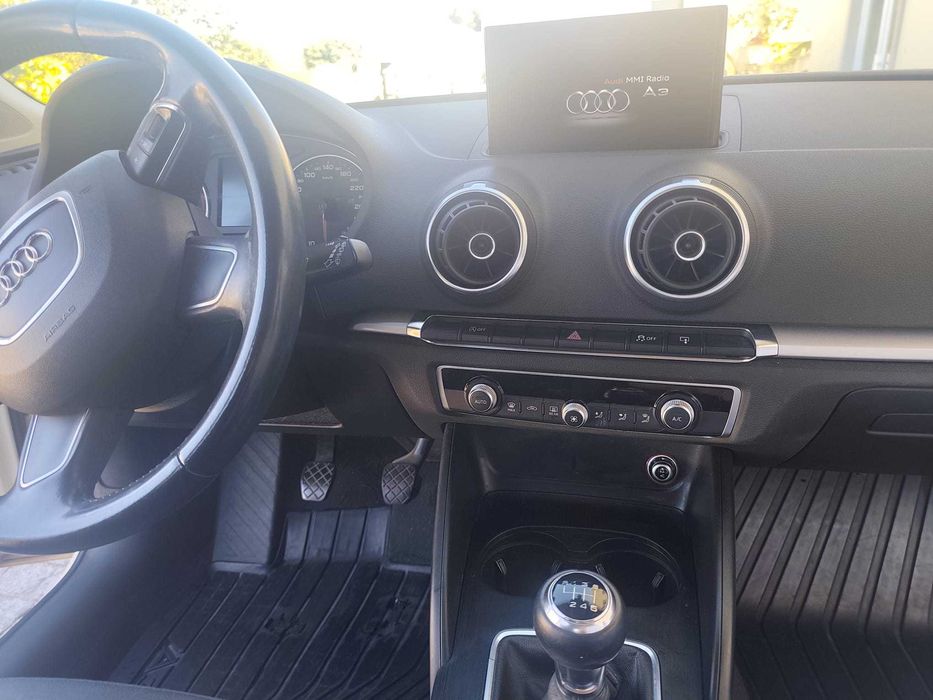 Audi A3 Sportback 1.6 TDI Ultra 110cv (2014) – Nacional – 1 Dono – Histórico Total na Audi