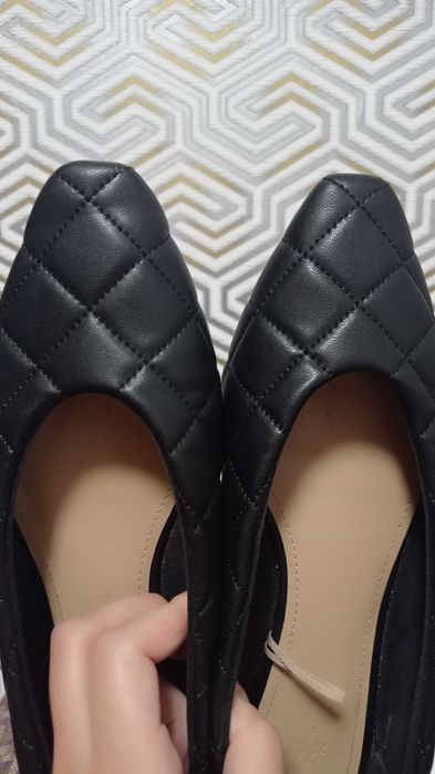 Стильні актуальні балетки H&M