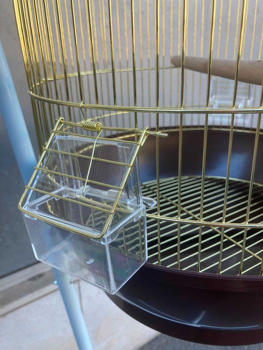 NOVO - Gaiola Redonda Dourada para Aves – 70 cm de Altura