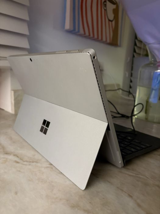 Tablet z klawiaturą Microsoft surface 4 pro