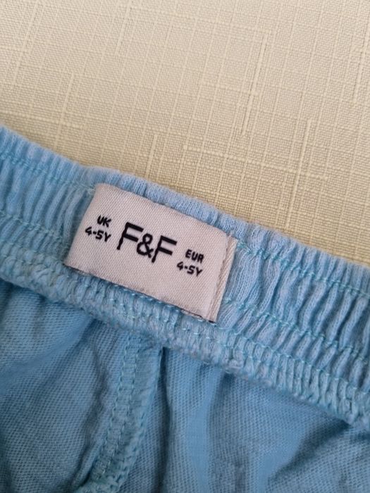 Krótkie spodenki f&F rozm 4-5 lat