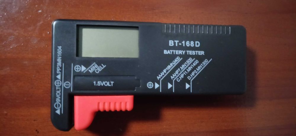 Універсальний цифровий тестер батарей BT-168D
