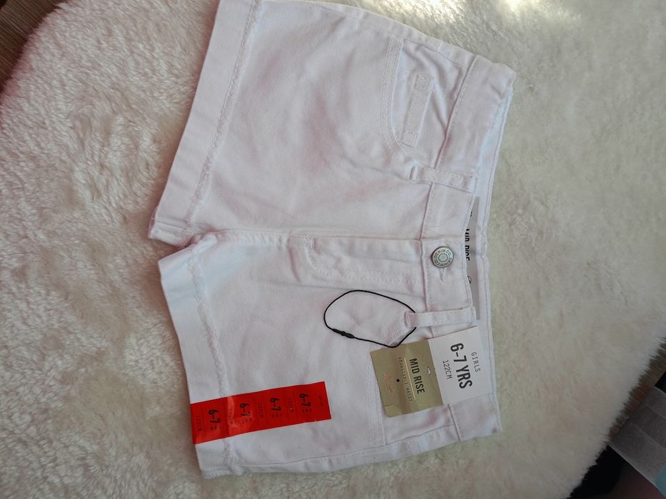 На дівчаток( 6/7 рочків )та( 4/5 )Нові!