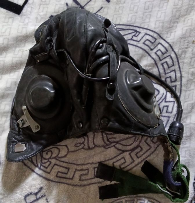 Шлем шкіряний  в гарному стані