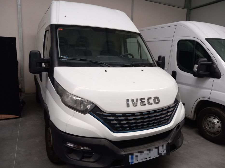 Iveco 2020 para peças ou recuperar