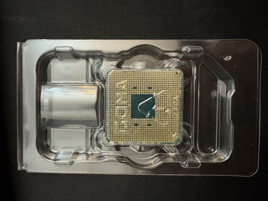 AMD Ryzen 9 3900XT – 12 núcleos / 24 threads – Excelente estado