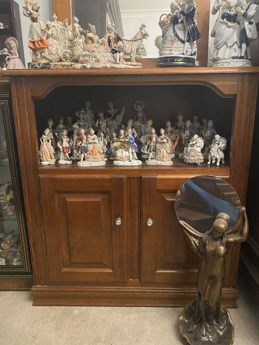 Móvel com Espelho e Duas Portas