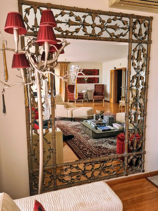 Espelho com moldura em metal dourado  2,10 X 1,56 m