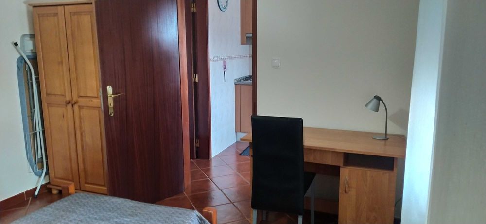 Quartos para Alugar a Alunos da Escola de Hotelaria do Estoril