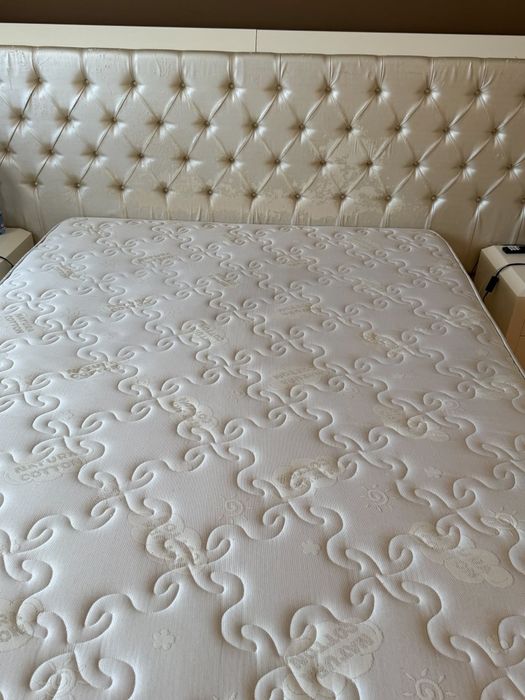 Cama de casal sem colchão