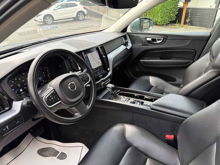 Volvo XC60 T5 Momentum      2020