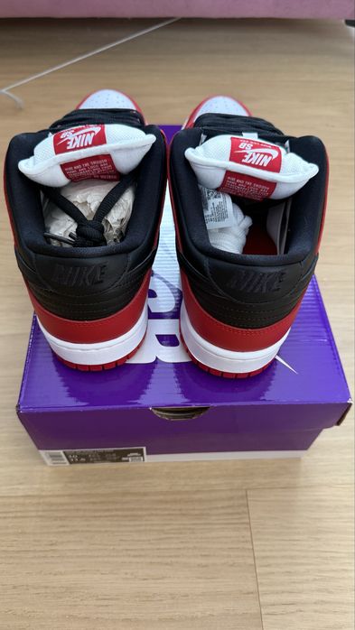 Nike SB dunk low pro red chicago retro