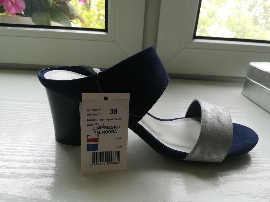 Nowe klapki na obcasie