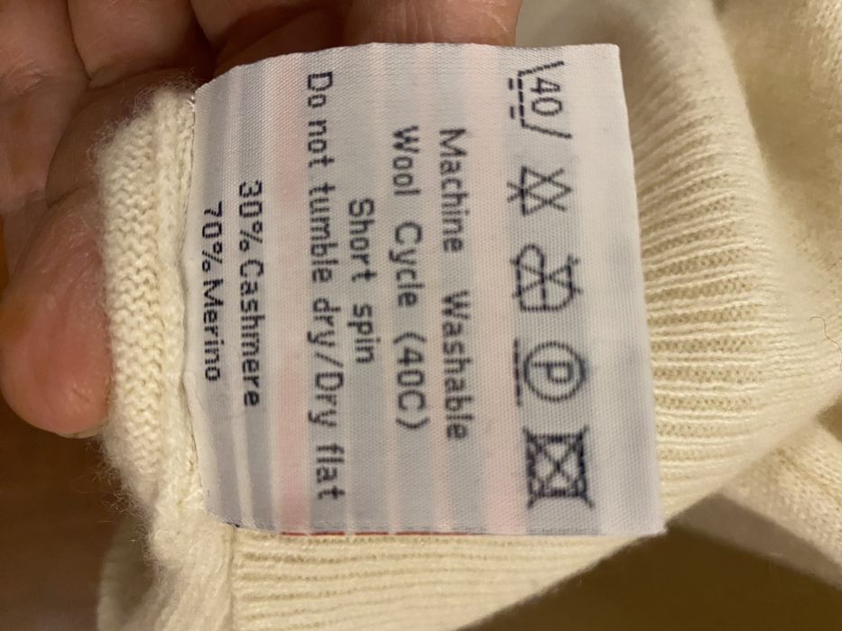 Светр з кашеміру та вовни