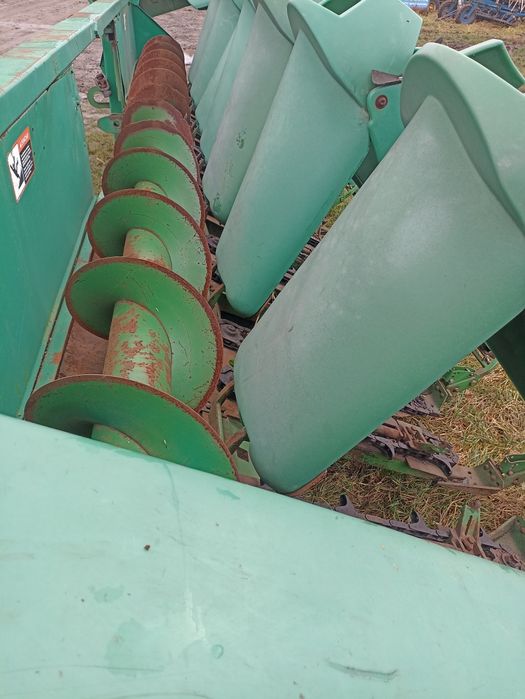 Продам жатку кукурудзну Джон дир