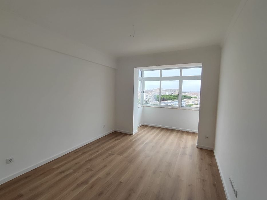 Apartamento T2 a estrear Almada Laranjeiro