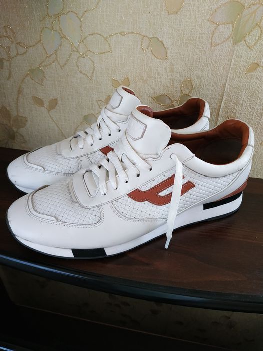 Продам кожаные кроссовки BALLY  большой размер  стелька 31 см