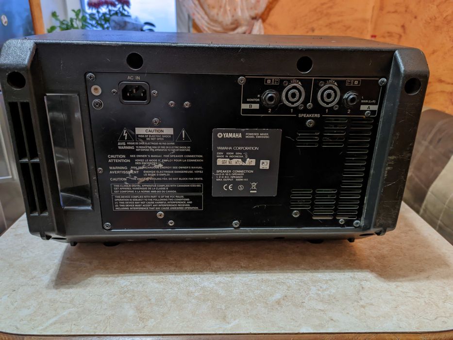 Мікшерний пульт з підсилювачем YAMAHA EMX512SC