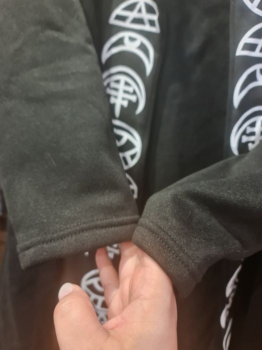 Кофта с оккультными готическими символами