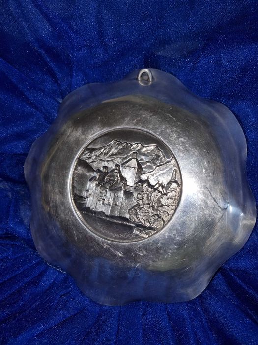 Винтажная сувенирная тарелка Montreux Hand Hammered Plate,Switzerland