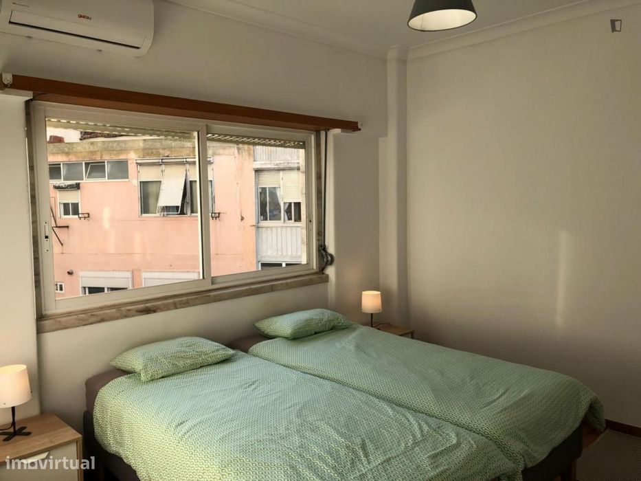 Quarto - localizado em Arroios Lisbon