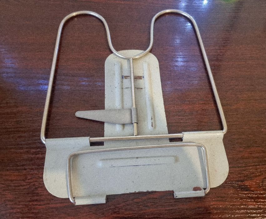 металлическая регулируемая подставка для книг