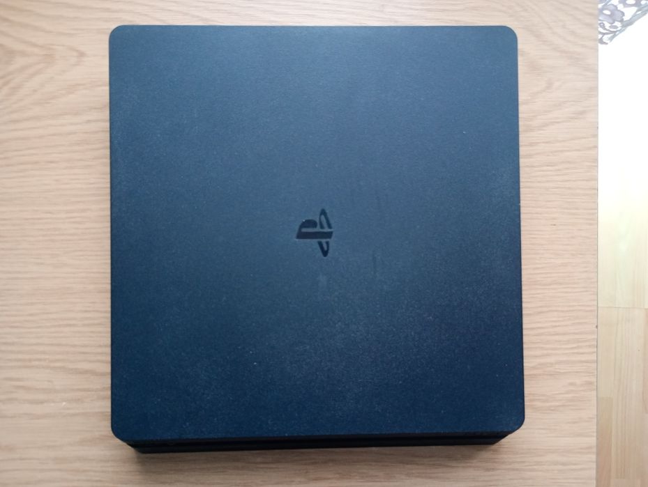 Konsola Sony PS4 slim komplet plomba 2 pady