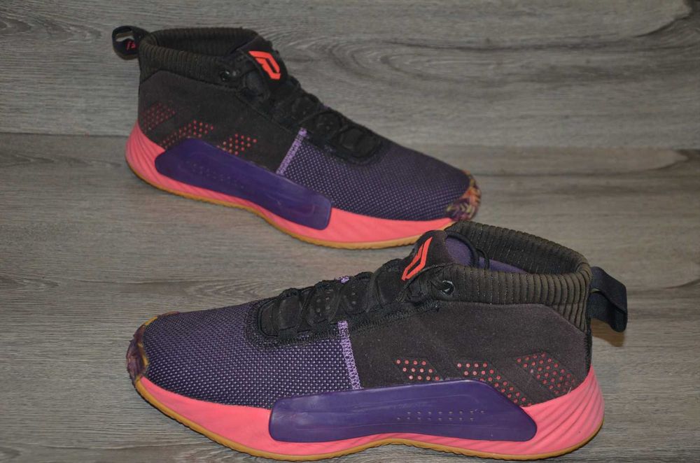 Продам кросівки Фірма ADIDAS DAME 5 .