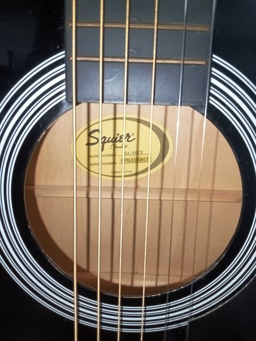 Pack Guitarra Eletroacústica Squier SA-105CE + Amplificador J&D 10W