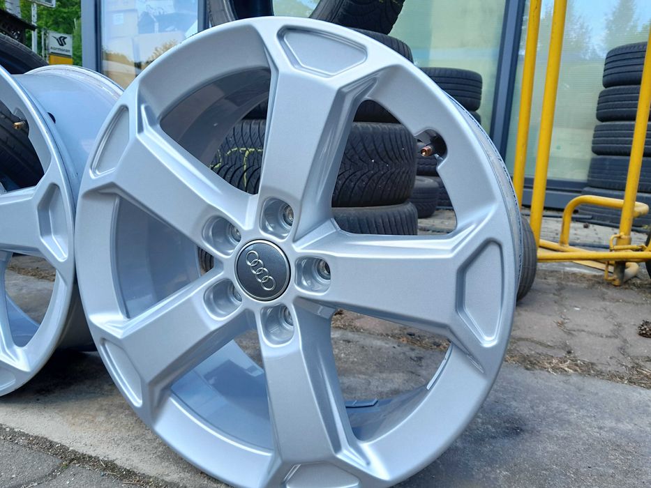 FELGI ALUMINIOWE j.nowe  17 oryginał AUDI Q2 A3 7jx17 5x112 et45