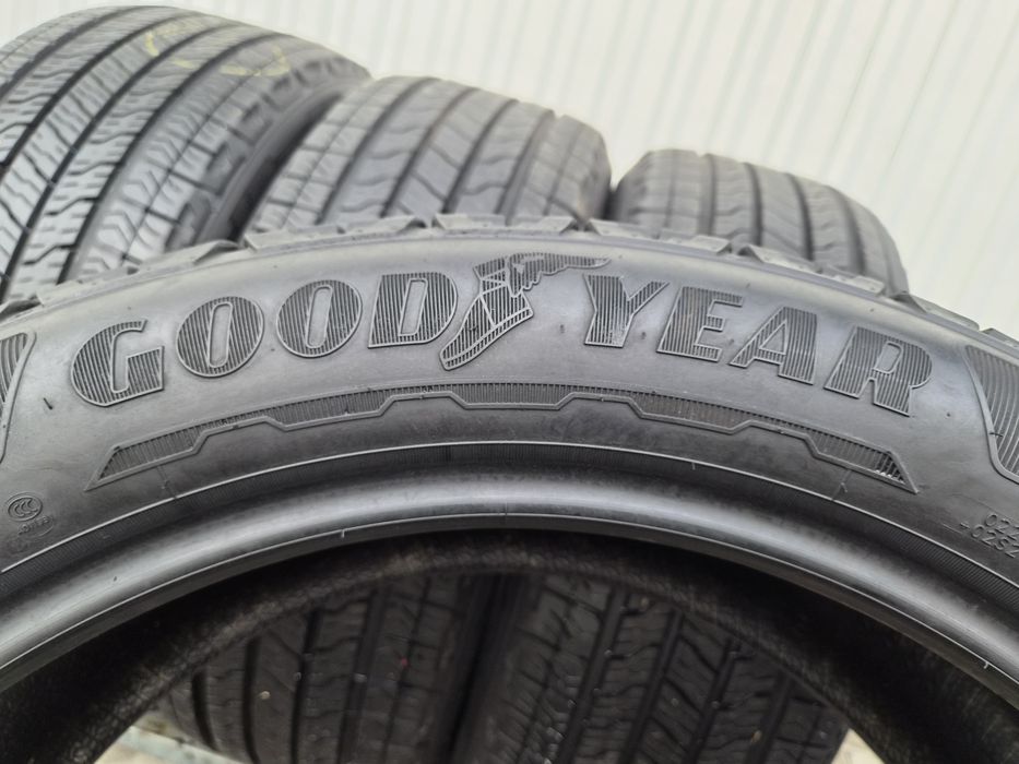 Шини 275/45R21  Goodyear