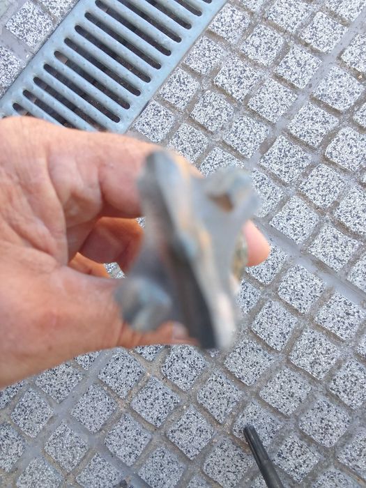 Broca demolidora Bosch SDS-MAX 63mm mais uma 26mm e outra 20mm