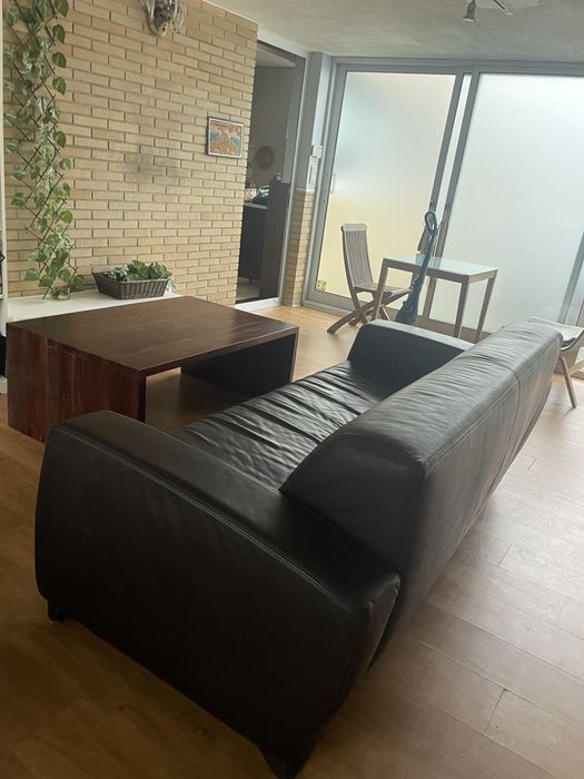 Mesa de centro em madeira maciça