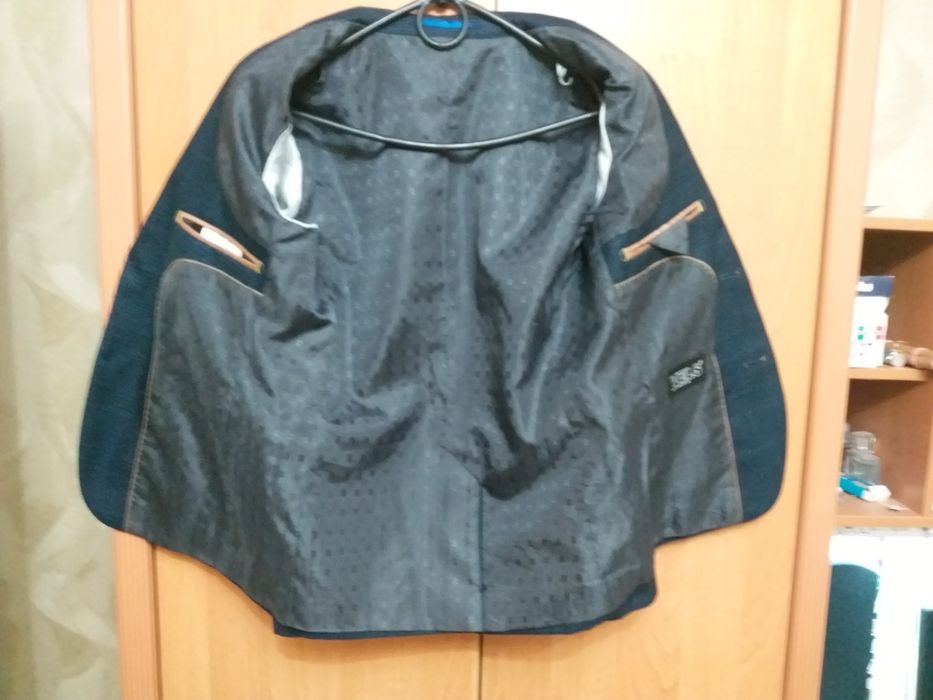 Продам костюм в отличном состоянии, на высокого, худощавого мальчика