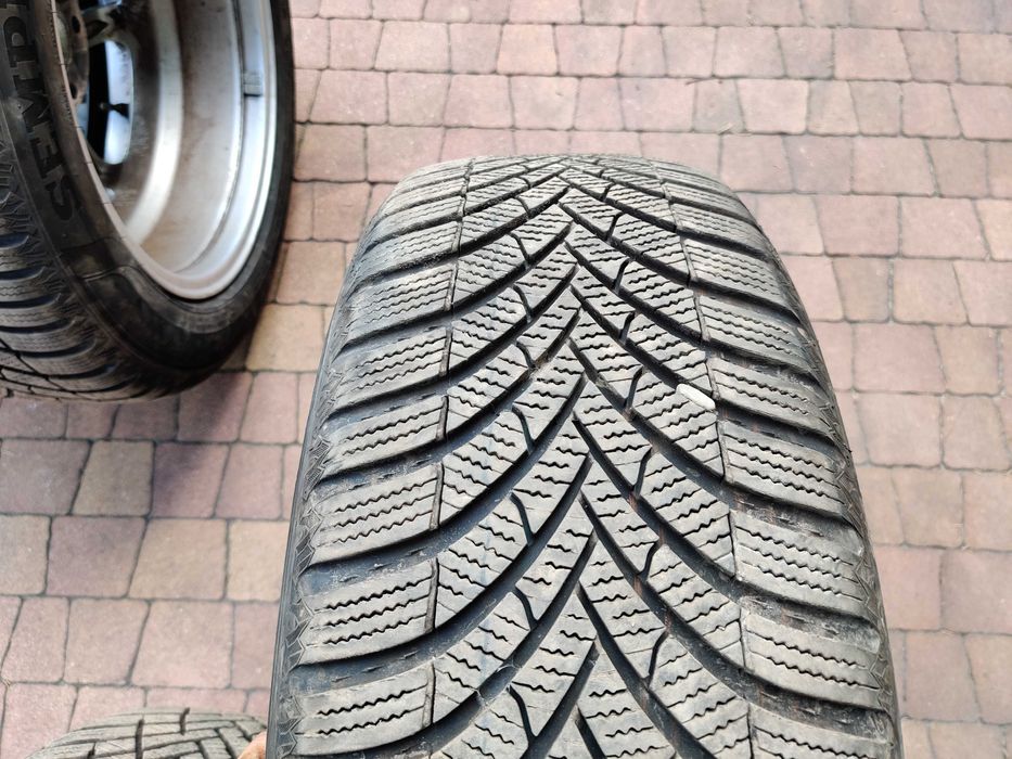 3535. Opona pojedyncza 215/55/17 Semperit Speed-Grip 3 22r 7.2mm 1szt