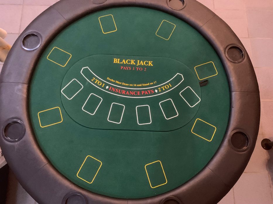 Mesa de póquer (e de blackjack, roleta, craps) e acessórios