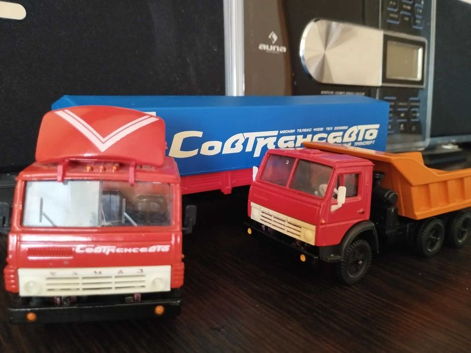 модели КАМАЗов  5320, 55111 и 5410 сделано в СССР м 1/43 в идеальном состоянии