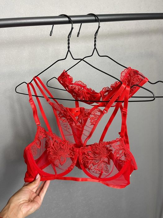 Червона білизна розмір С