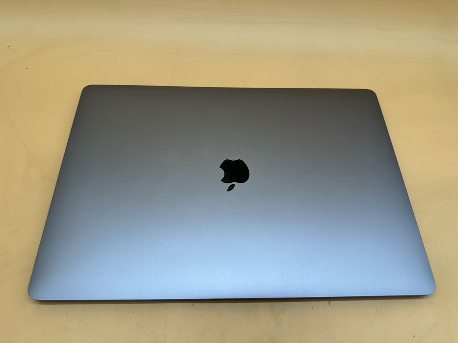 Macbook pro 2019 16 дюймів i7 512gb ssd a2141