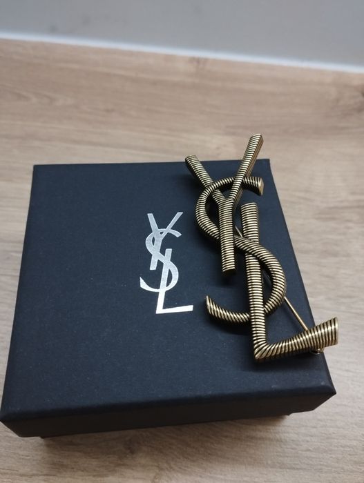 Używana broszka YSL Saint Laurent Paris w kolorze złotym duża