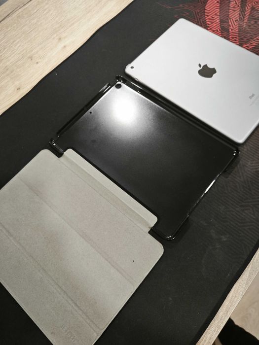 Apple iPad 6th Gen (A1893) 9.7" 32GB - Cinzento Sideral, WiFi