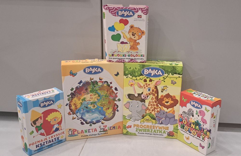 Zestaw układanek i puzzli